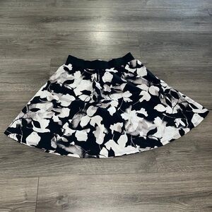 Simply Vera Vera Wang Black and White Floral Skirt Size S